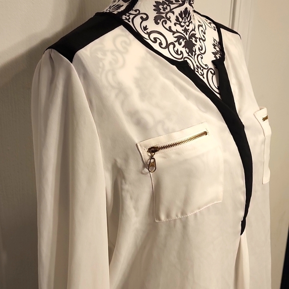 EUC!!! My Michelle Drop Tail Longsleeve Blouse - Picture 3 of 6